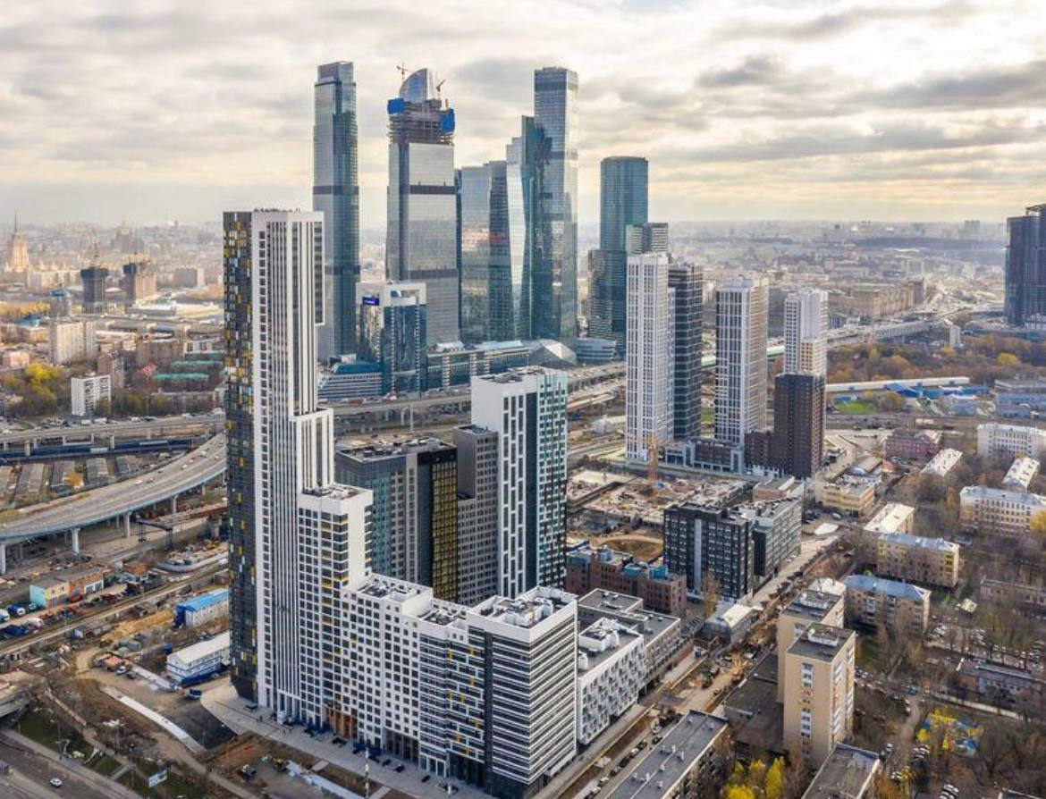 Где девелоперы жилья строят больше всего офисов